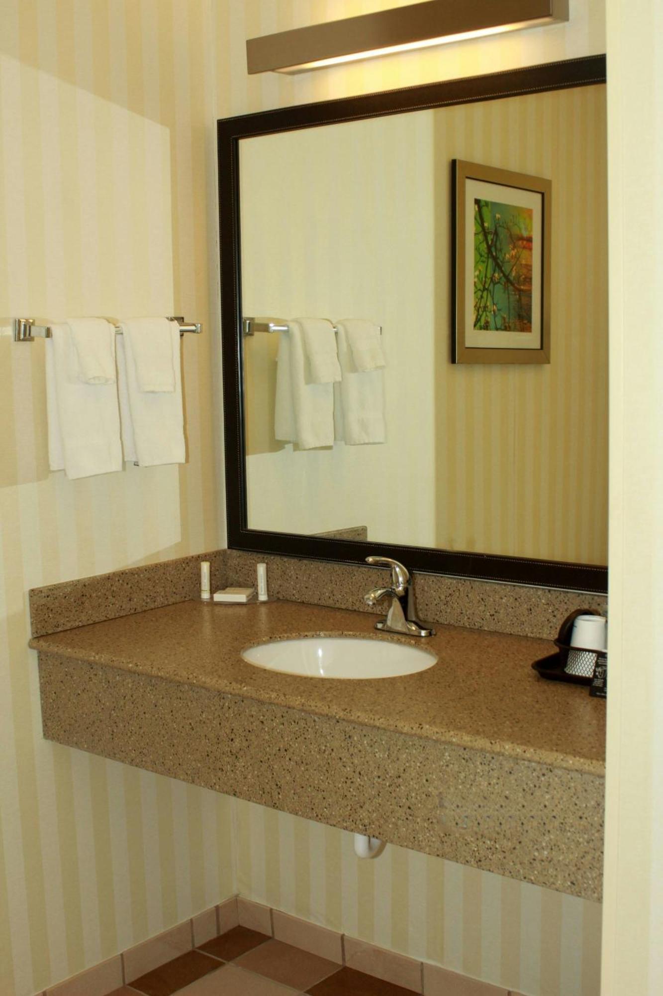 Fairfield Inn & Suites By Marriott Fairmont Exteriör bild